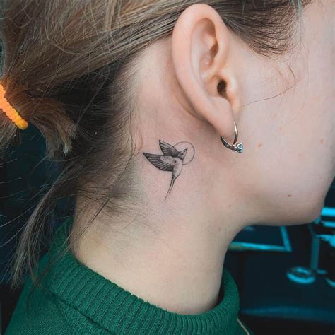 26 Neck Tattoo Ideas for Women, From Simple to Statement